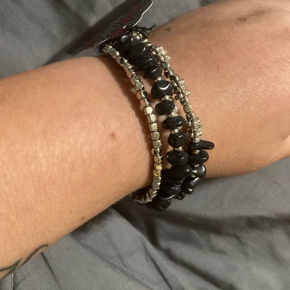 Paparazzi bracelet, pair your items up with jeans , dresses, skirts , thigh high